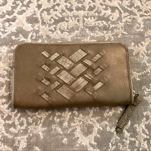 Brahmin wallet